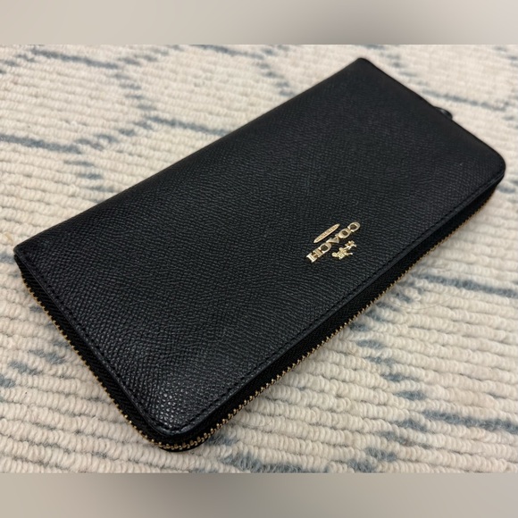 SOLD COACH Classic Everyday Accordion Long Zip Around Crossgrain Wallet - Picture 6 of 16